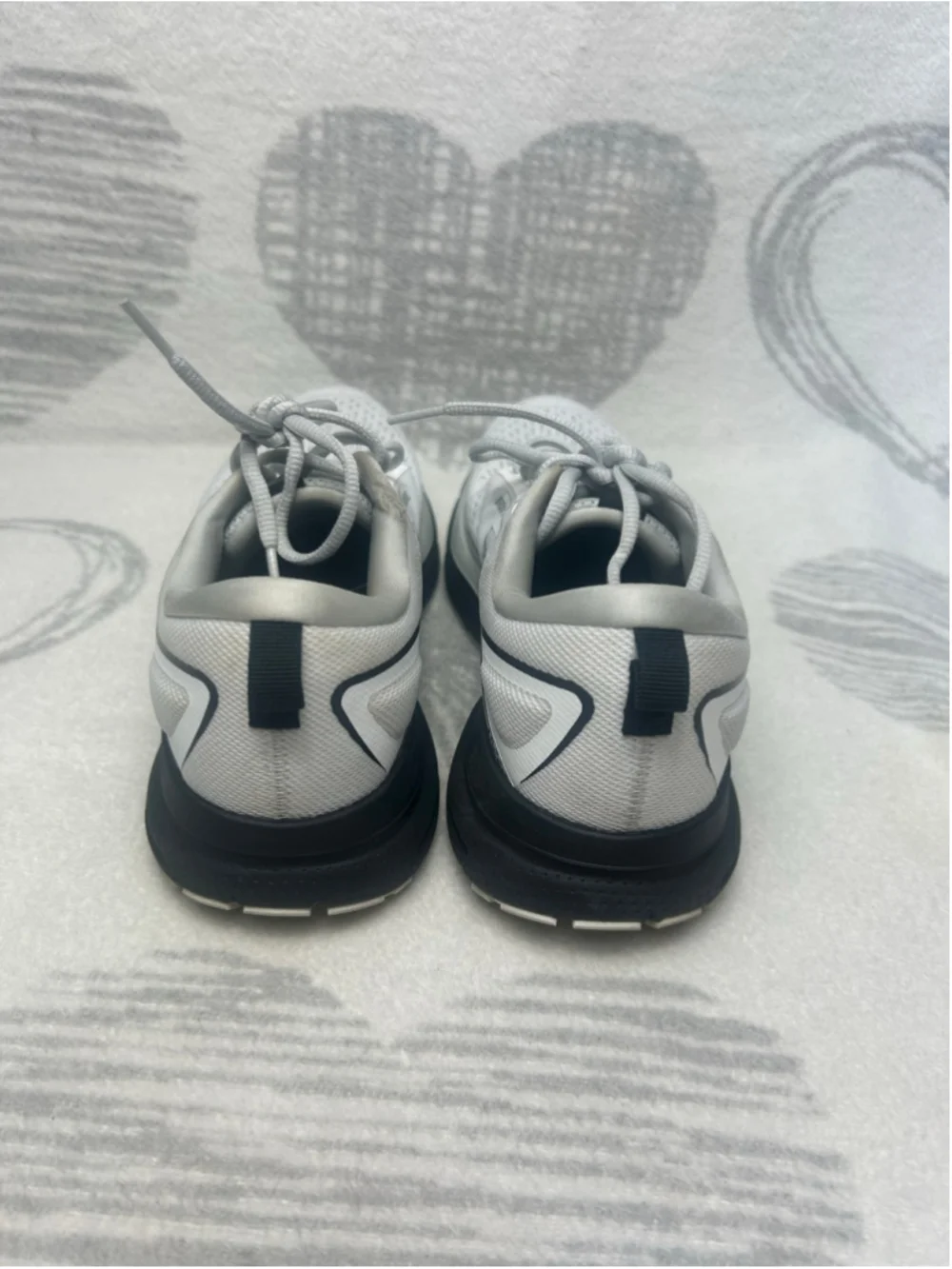 Brooks Trace 3 Sneakers Womens 9.5 White Track Road Running Shoes Oyster